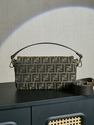 フェンディバッグ側面デザイン